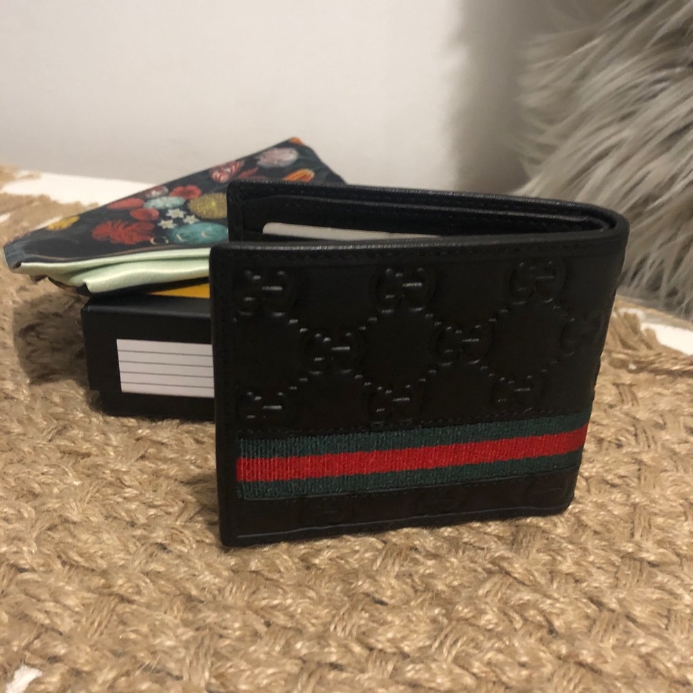 Gucci wallet 100% genuine